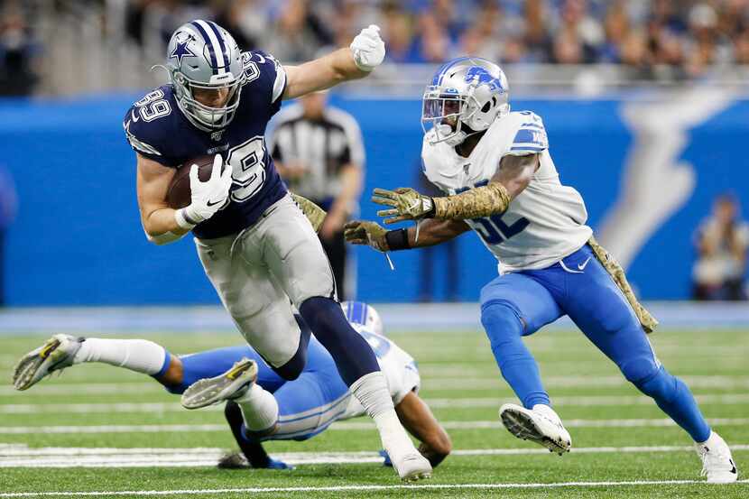 Dallas Cowboys tight end Blake Jarwin (89) runs up the field after the catch as Detroit...