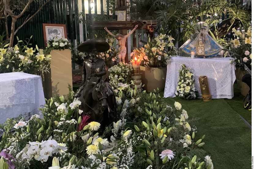 Así lució este miércoles la tumba de Vicente Fernández en el Rancho Los Tres Potrillos.