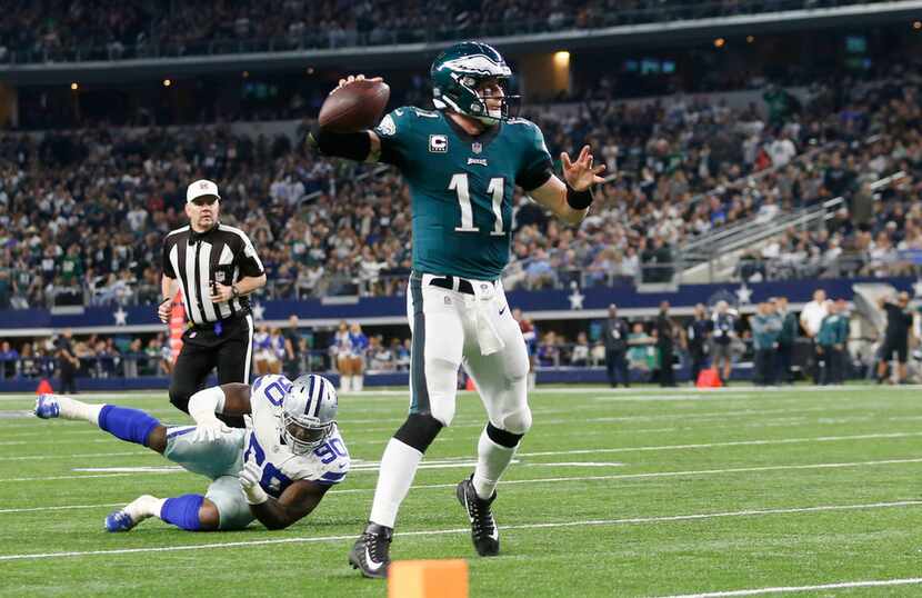 Philadelphia Eagles quarterback Carson Wentz (11) throws on a two  point conversion attempt...