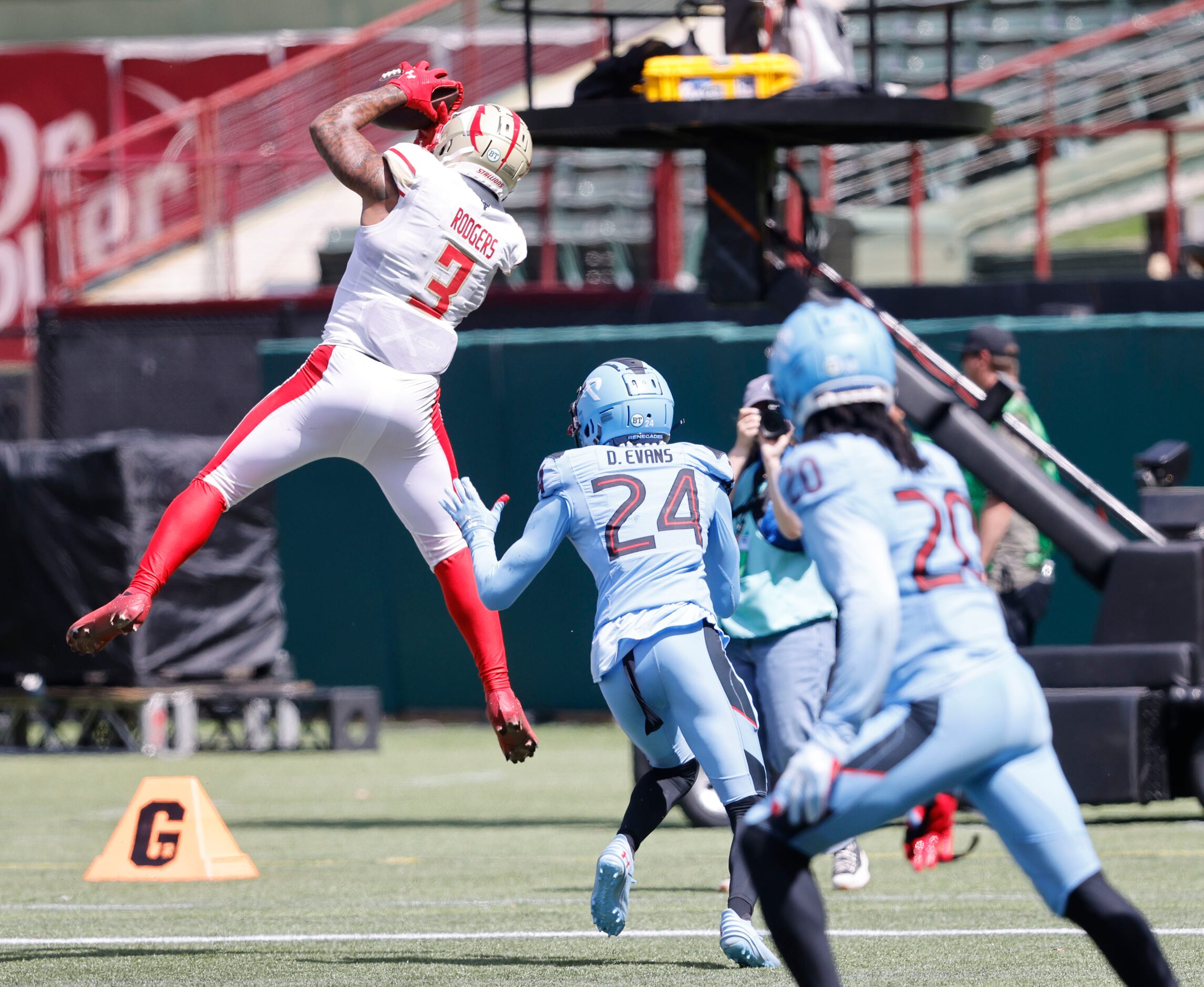 Birmingham Stallions wide receiver Amari Rodgers (3) catches a pass to score a two-point...