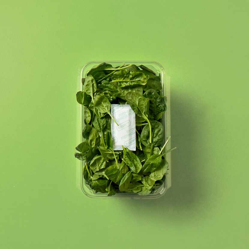 Foto sin fecha proporcionada por SavrPak muestra uno de los paquetitos biodegradables libres...