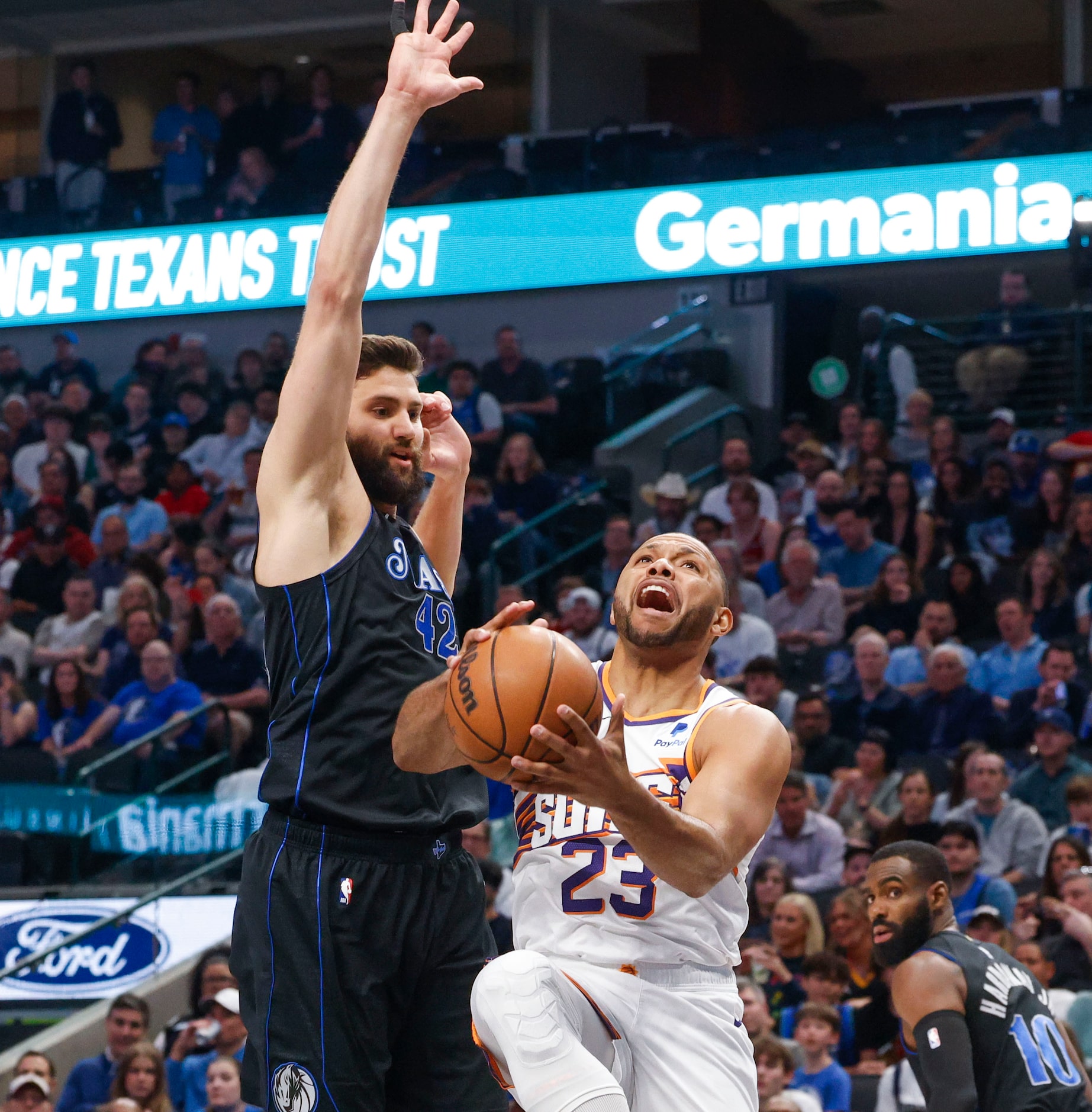 Dallas Mavericks forward Maxi Kleber (left) defends as Phoenix Suns guard Eric Gordon drives...