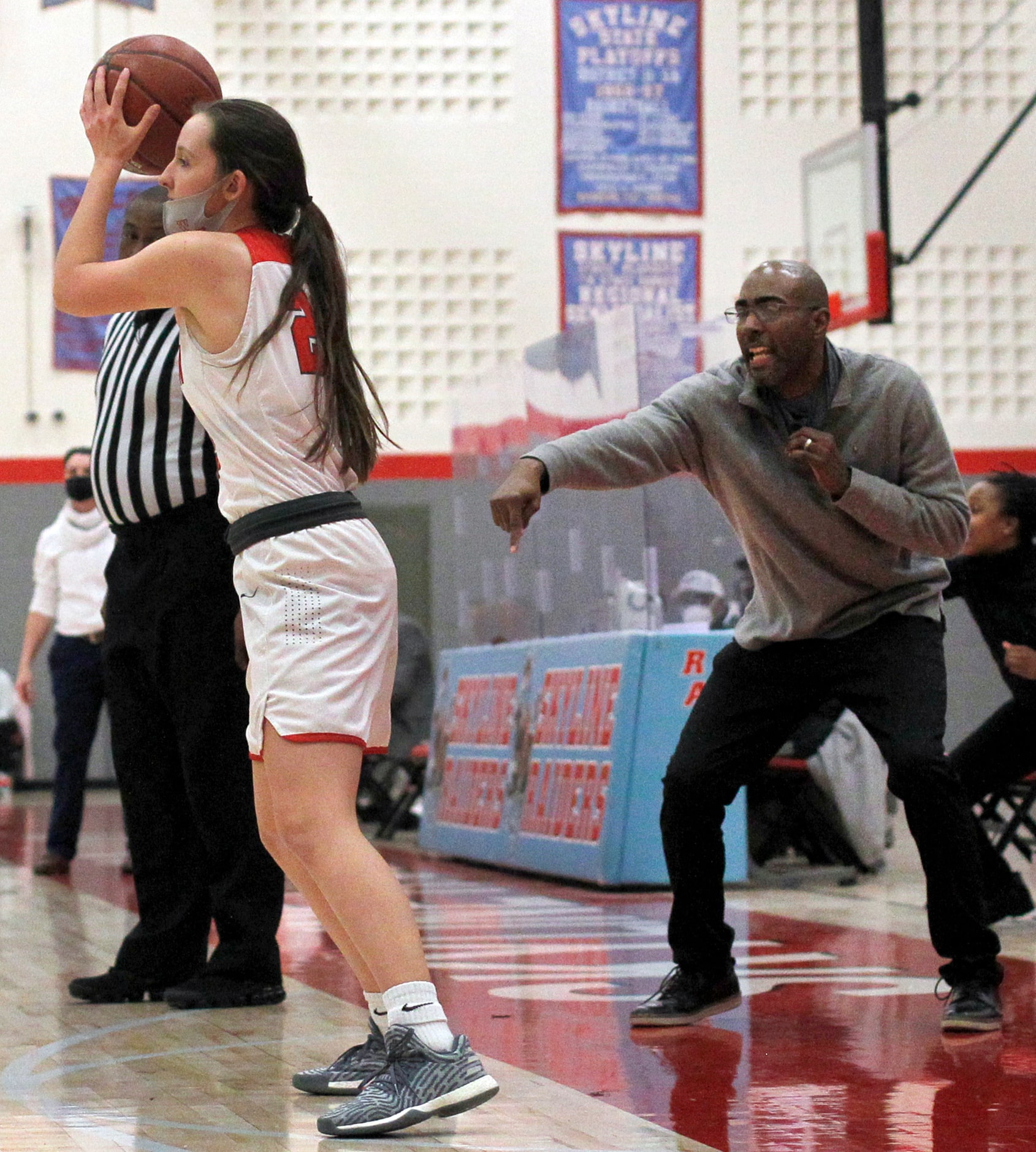 Woodrow Wilson's Izzy Crow (22) pulls in a pass before launching a 3-point shot in front of...