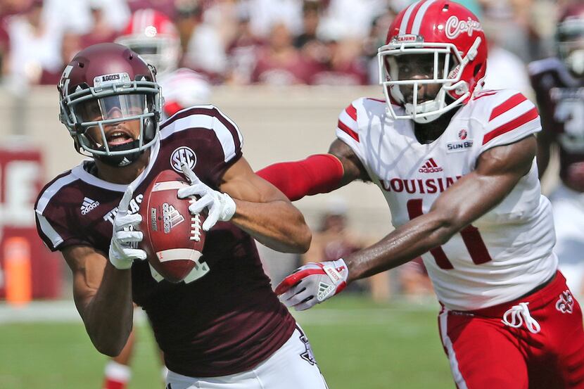 Texas A&M receiver Damion Ratley (4) catches a 76-yard pass as Louisiana-Lafayette defensive...