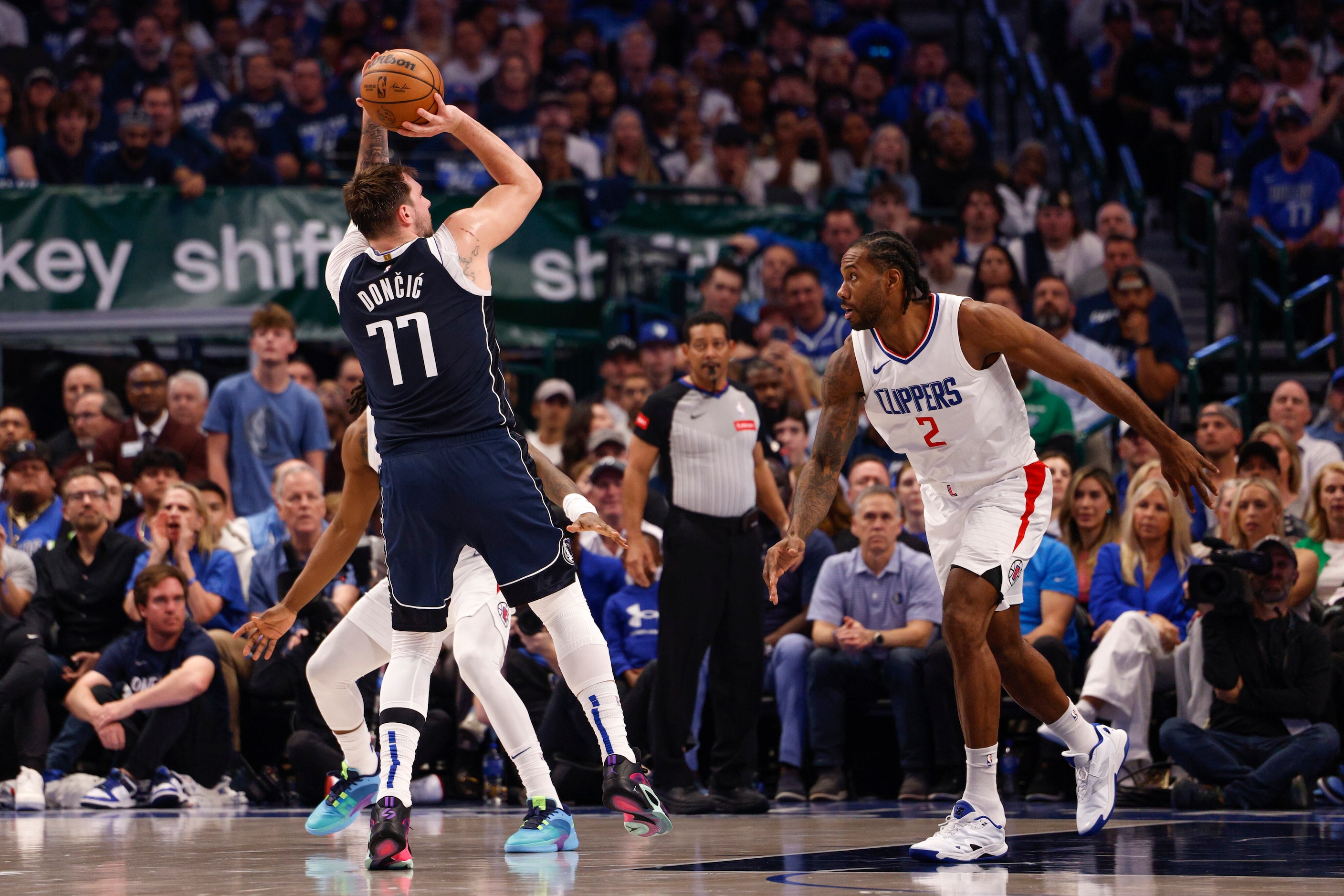 Dallas Mavericks guard Luka Doncic (77) shoots over LA Clippers forward Kawhi Leonard (2)...