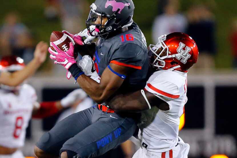 Southern Methodist Mustangs wide receiver Courtland Sutton (16) goes up for a pass against...