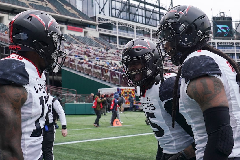 Vegas Vipers Rod Smith (15) and Martavis Bryant (4) celebrate with Jeff Badet (13) after he...