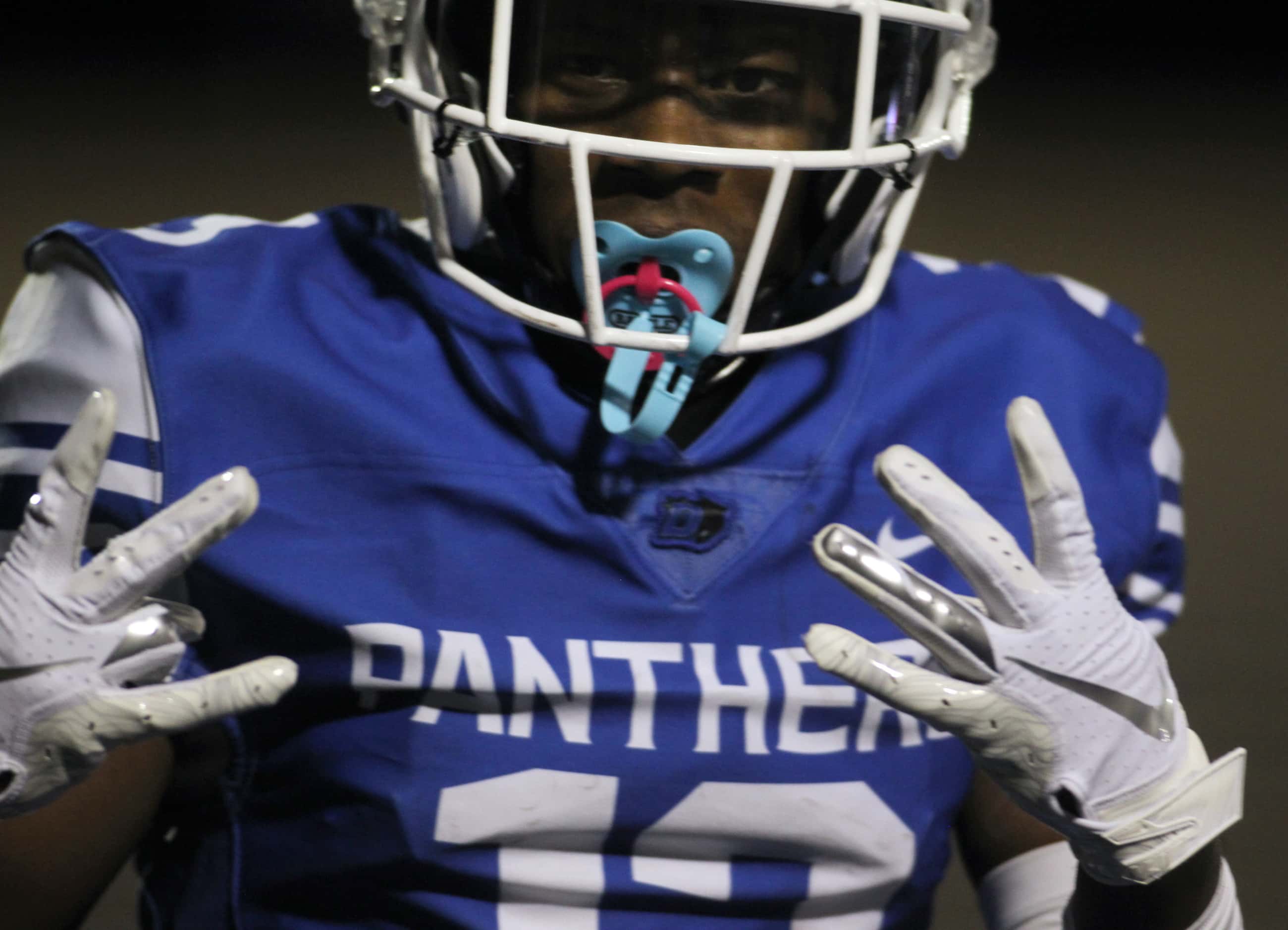 Duncanville Panthers receiver Roderick Daniels, Jr (13) celebrates a receiving  touchdown...