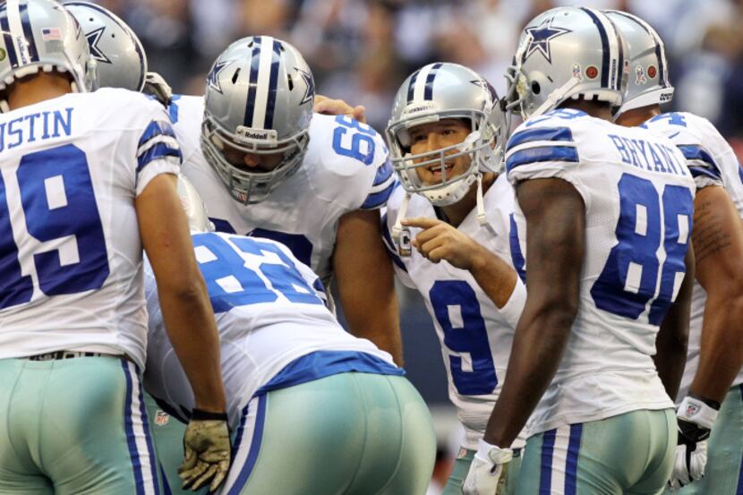 Dallas quarterback Tony Romo (9) talks to his teammates during a huddle in overtime during...