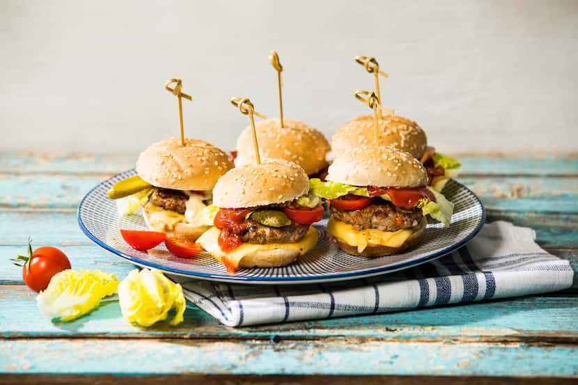 Mini Burgers son una buena opción para preparar y comer durante la transmisión del Súper...