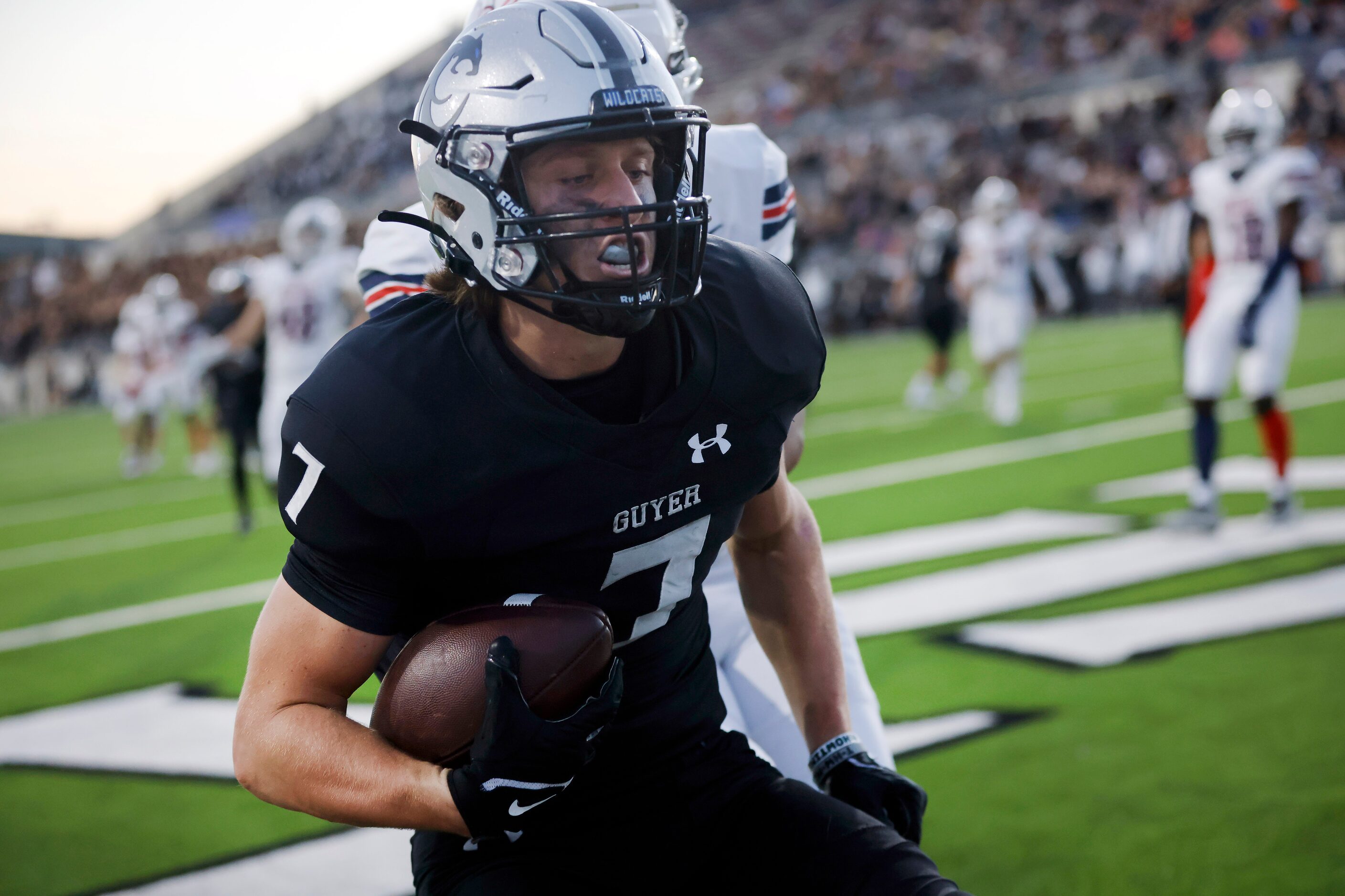 Denton Guyer’s wide receiver Landon Sides (7) react after scoring a touchdown agonist Allen...