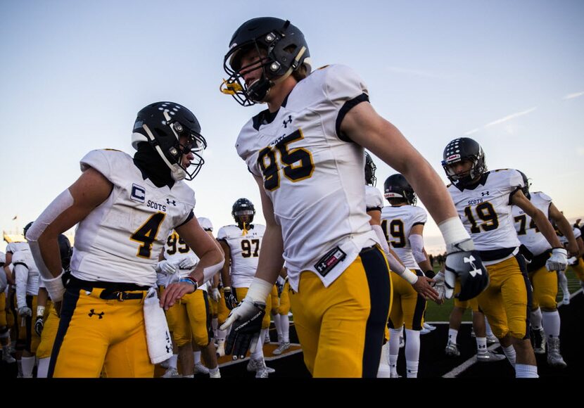 Highland Park quarterback Chandler Morris (4) high-fives defensive lineman Jack Curtis (95)...