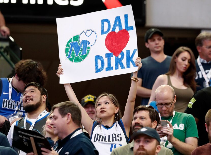 Cerca de 20,000 aficionados colmaron el AAC. (AP Photo/Tony Gutierrez)