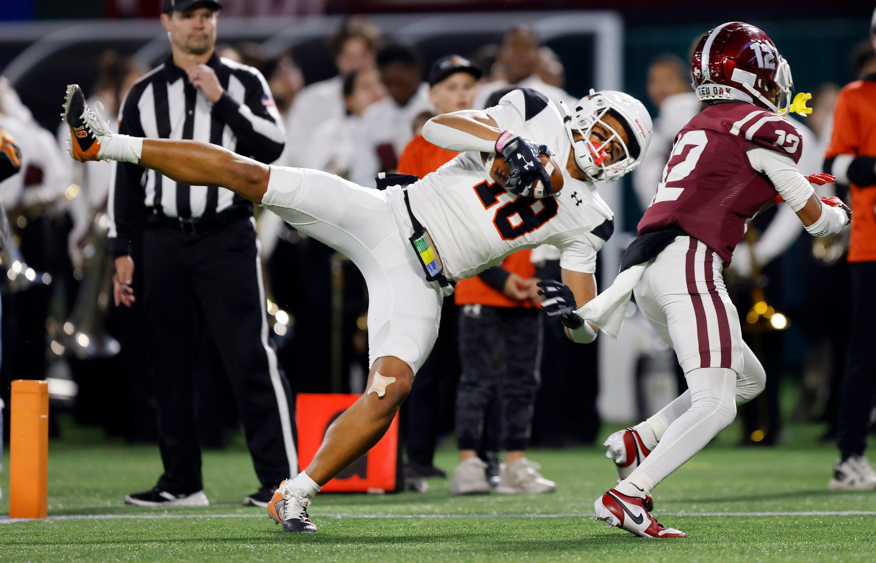 Aledo wide receiver Kaydon Finley (18) pulls down a second quarter touchdown pass in the end...