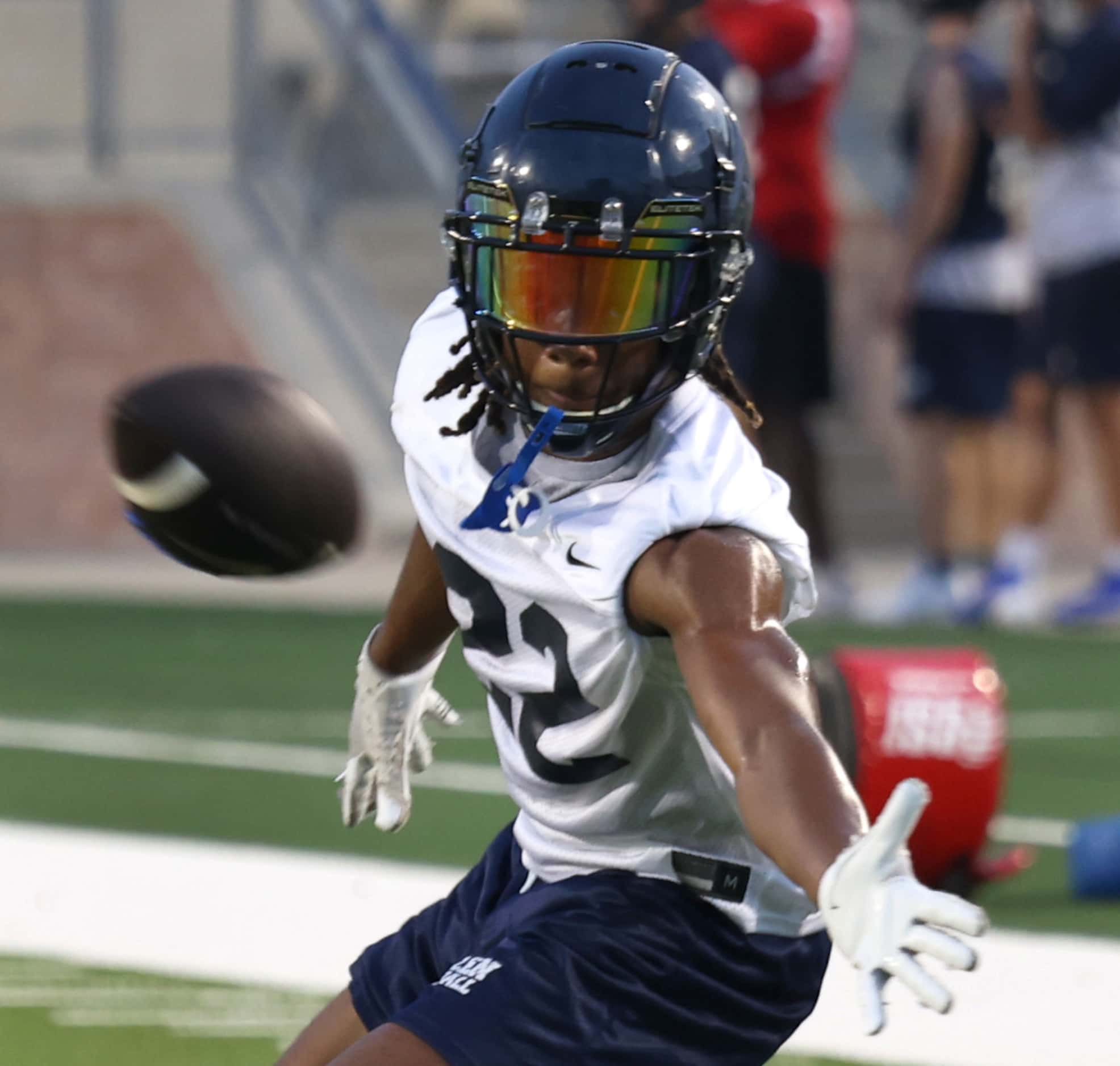 Allen running back Marquis Oshodi (22) reaches back for a pass during an early morning...