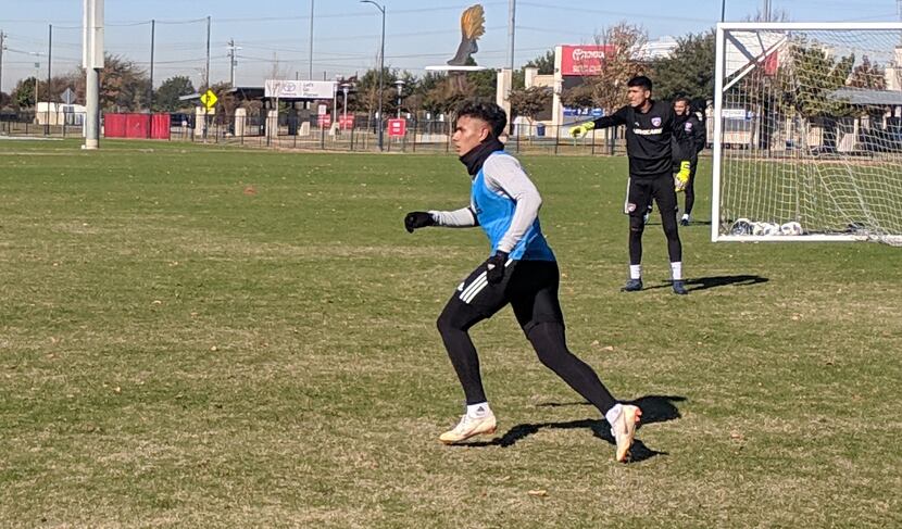 Edwin Cerrillo trains with the FC Dallas first team. (11/15/18)