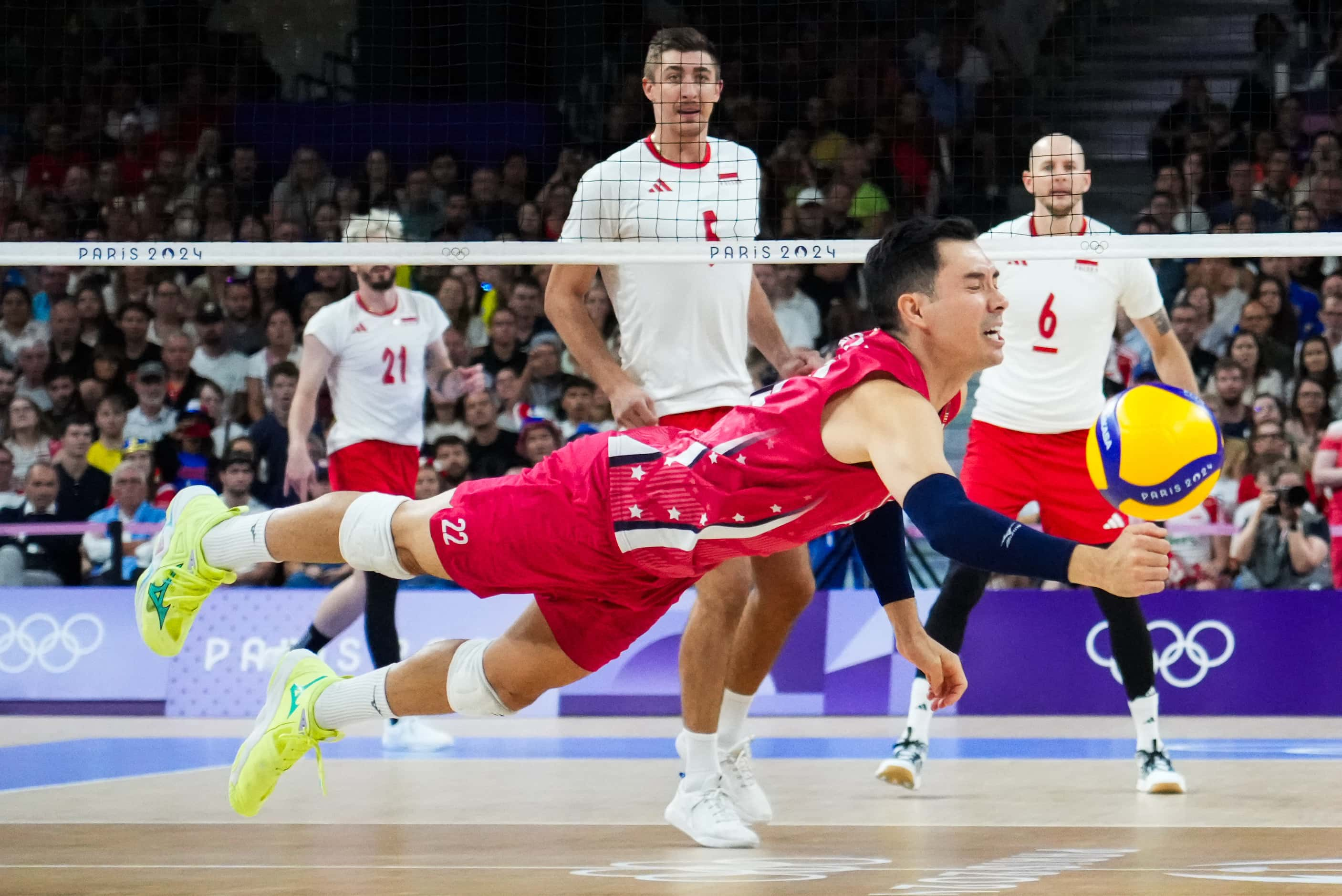 Erik Shoji (22) of the United States can’t make a diving play during a men’s volleyball...