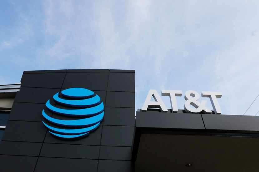 AT&T store located at 3329 Oak Lawn Ave in Dallas. 