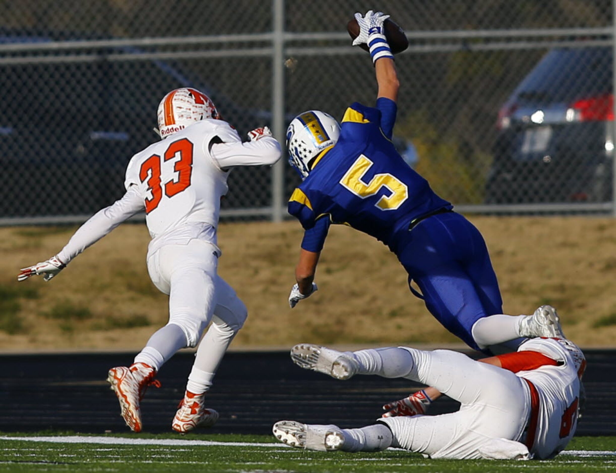 TXHSFB Sunnyvale's Cash Goodhart (5) scores a touchdown as Mineola's Dalton Harris(33) and...