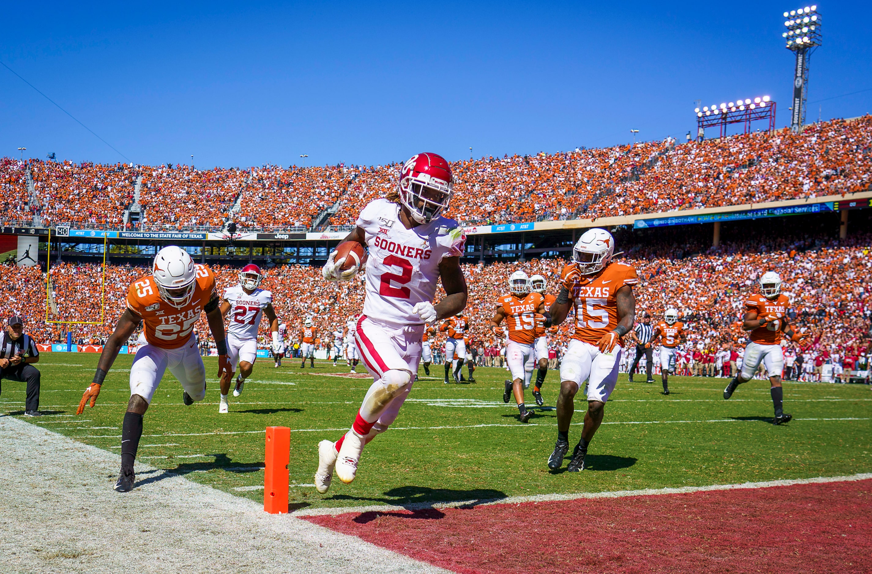 Oklahoma wide receiver CeeDee Lamb (2) scores on a 51-yard pass play past Texas defensives...