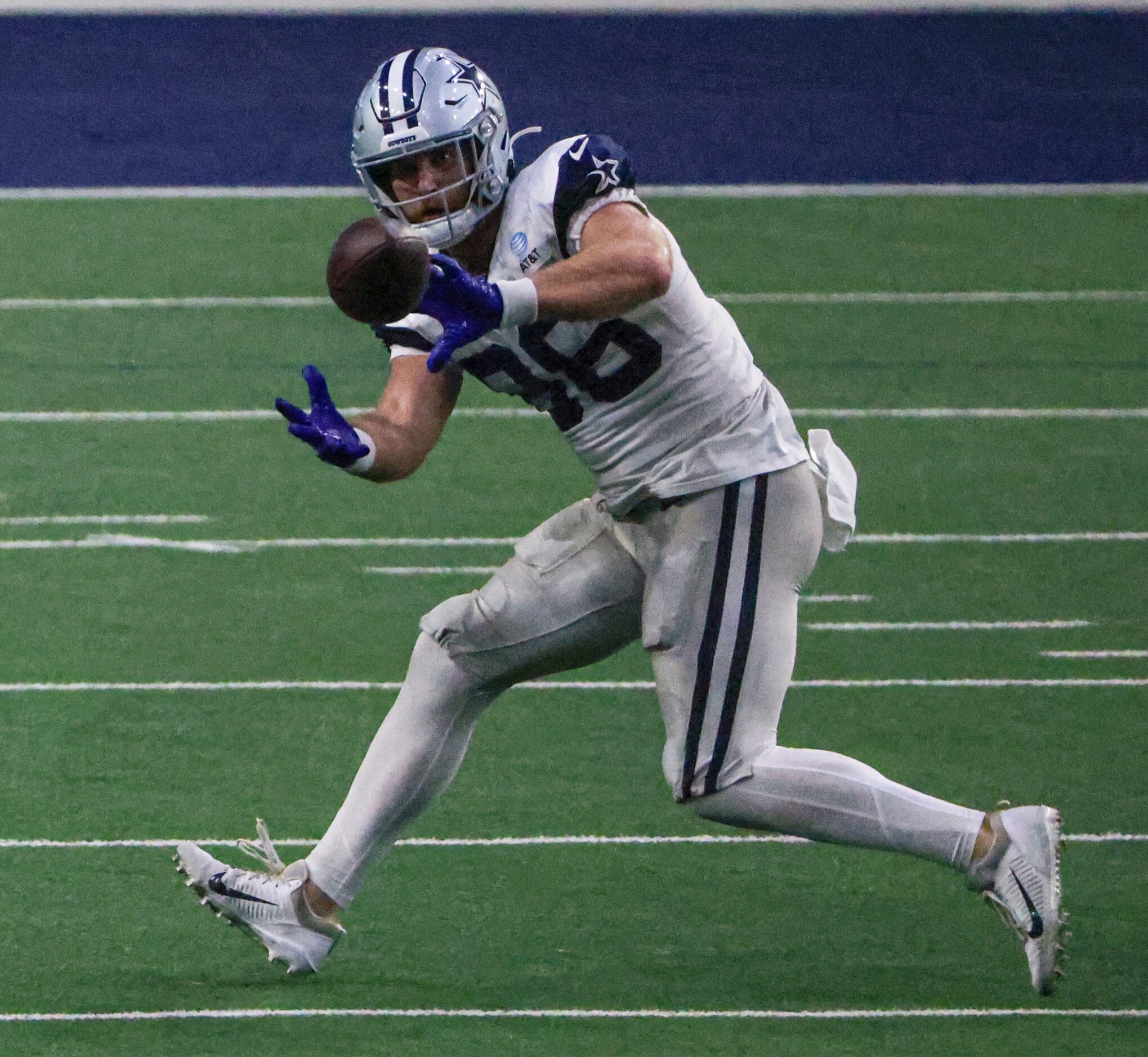 Dallas Cowboys tight end Dalton Schultz (86) catches a pass during the Dallas Cowboys...