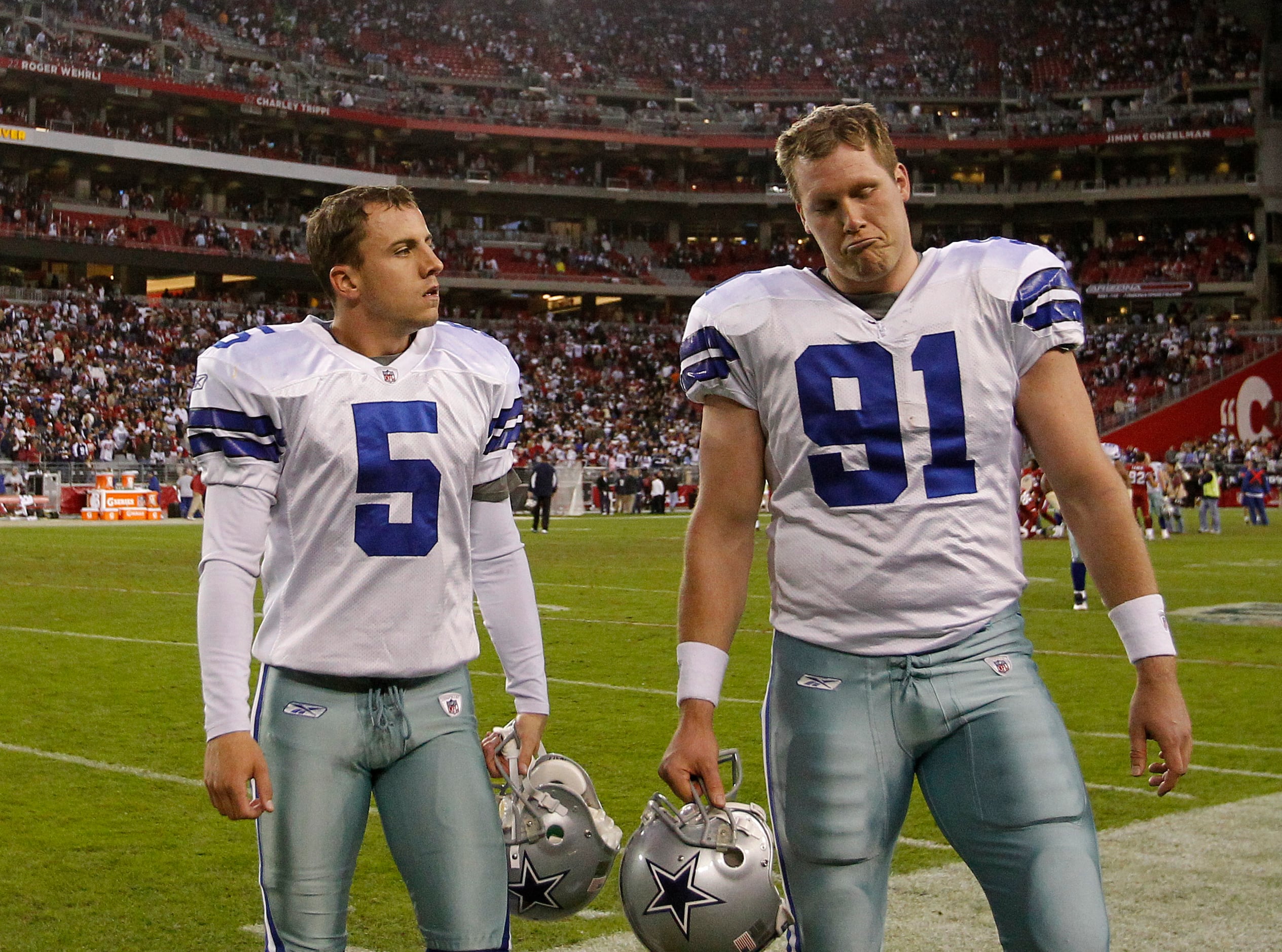 Dallas Cowboys long snapper L.P. LaDouceur (91) stretches during warm ups  before an NFL football game against the Philadelphia Eagles on Sunday, Oct.  30, 2016, in Arlington, Texas. (AP Photo/Michael Ainsworth Stock