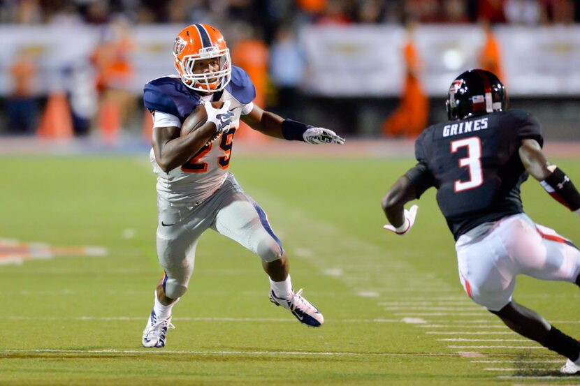 El PASO, TX -SEPTEMBER 6 : Aaron Jones #29 of the UTEP Miners tries to get by J.J. Gaines #3...