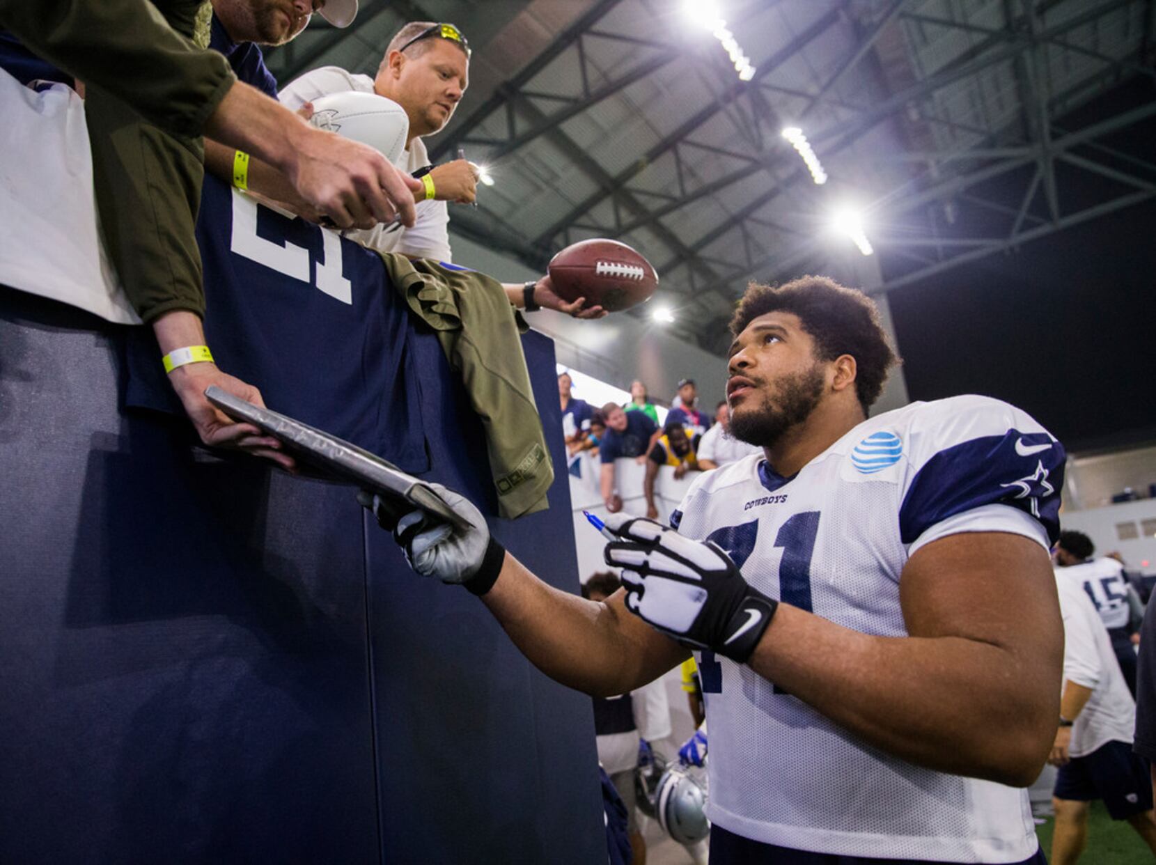 La'el Collins signs with Dallas Cowboys - The Phinsider