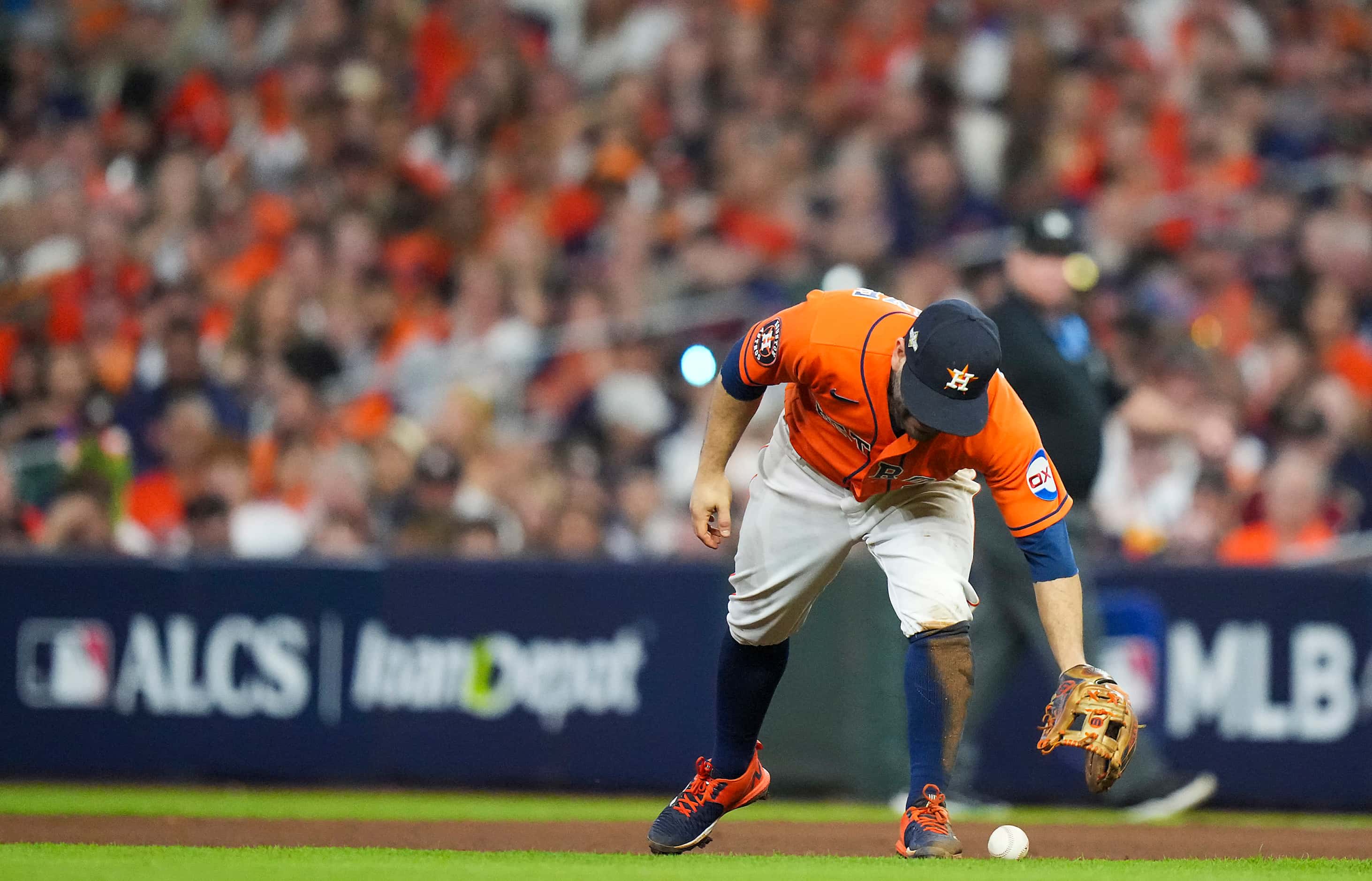 Houston Astros second baseman Jose Altuve reaches for the ball after an error allowing Texas...