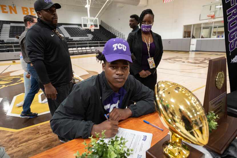 South Oak Cliff defensive back Kyron Chambers poses after signing his letter of intent to...
