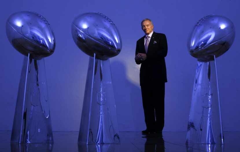 Archivo. Los Cowboys han ganado tres trofeos de Super Bowl desde que Jerry Jones compró el...