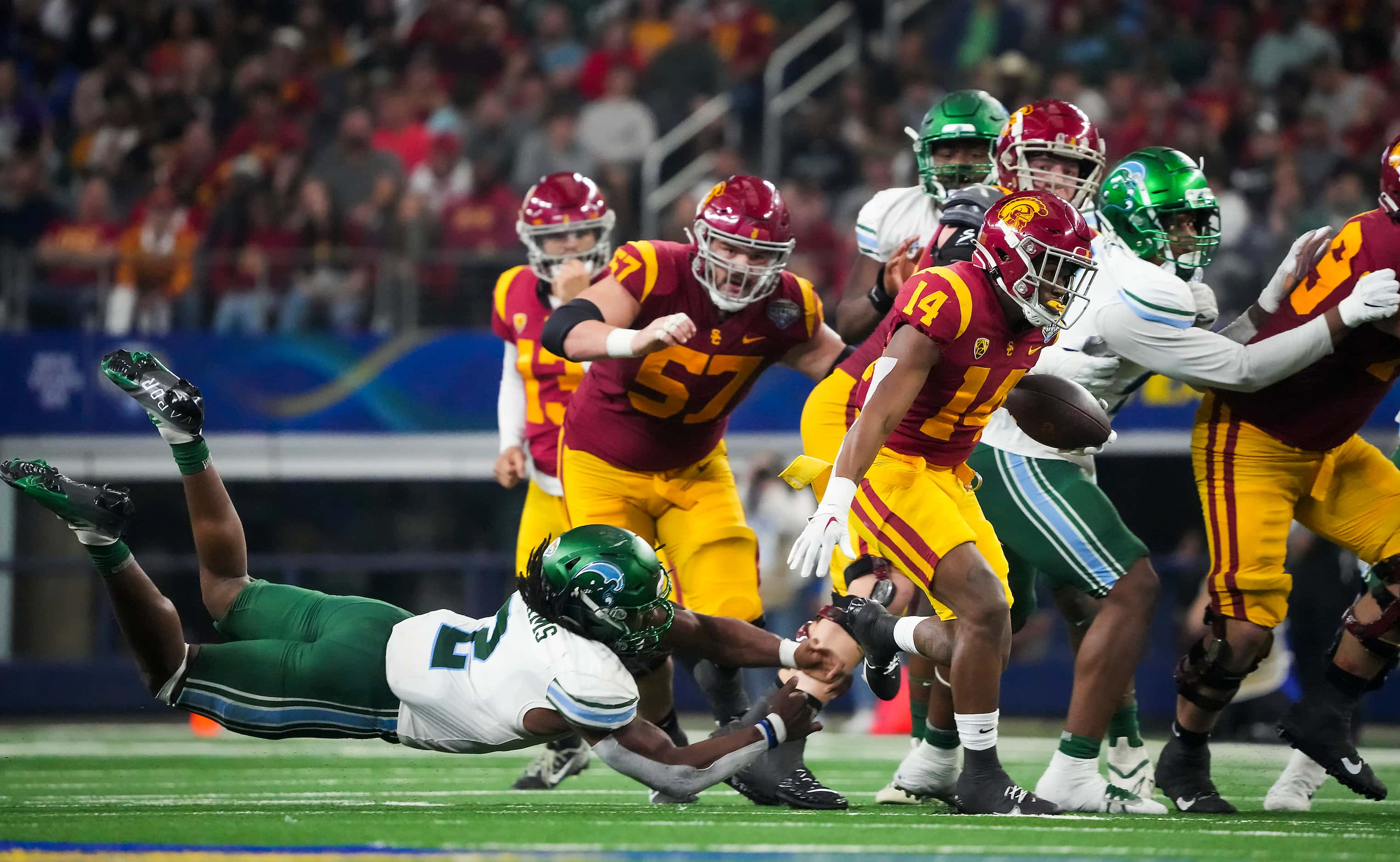 USC running back Raleek Brown (14) gets past Tulane linebacker Dorian Williams (2) on a...