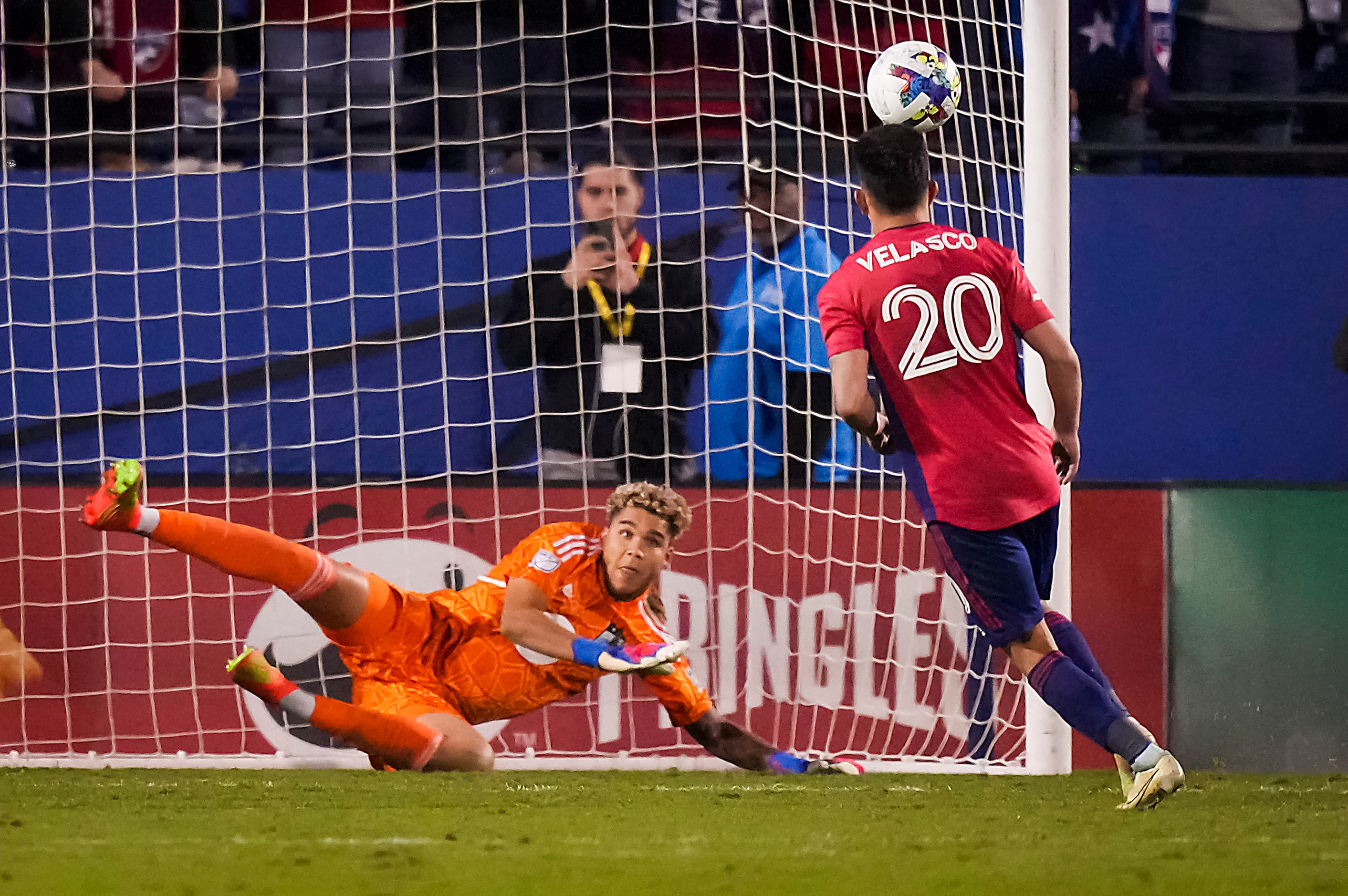 FC Dallas forward Alan Velasco (20) scores the game-winner past Minnesota United goalkeeper...