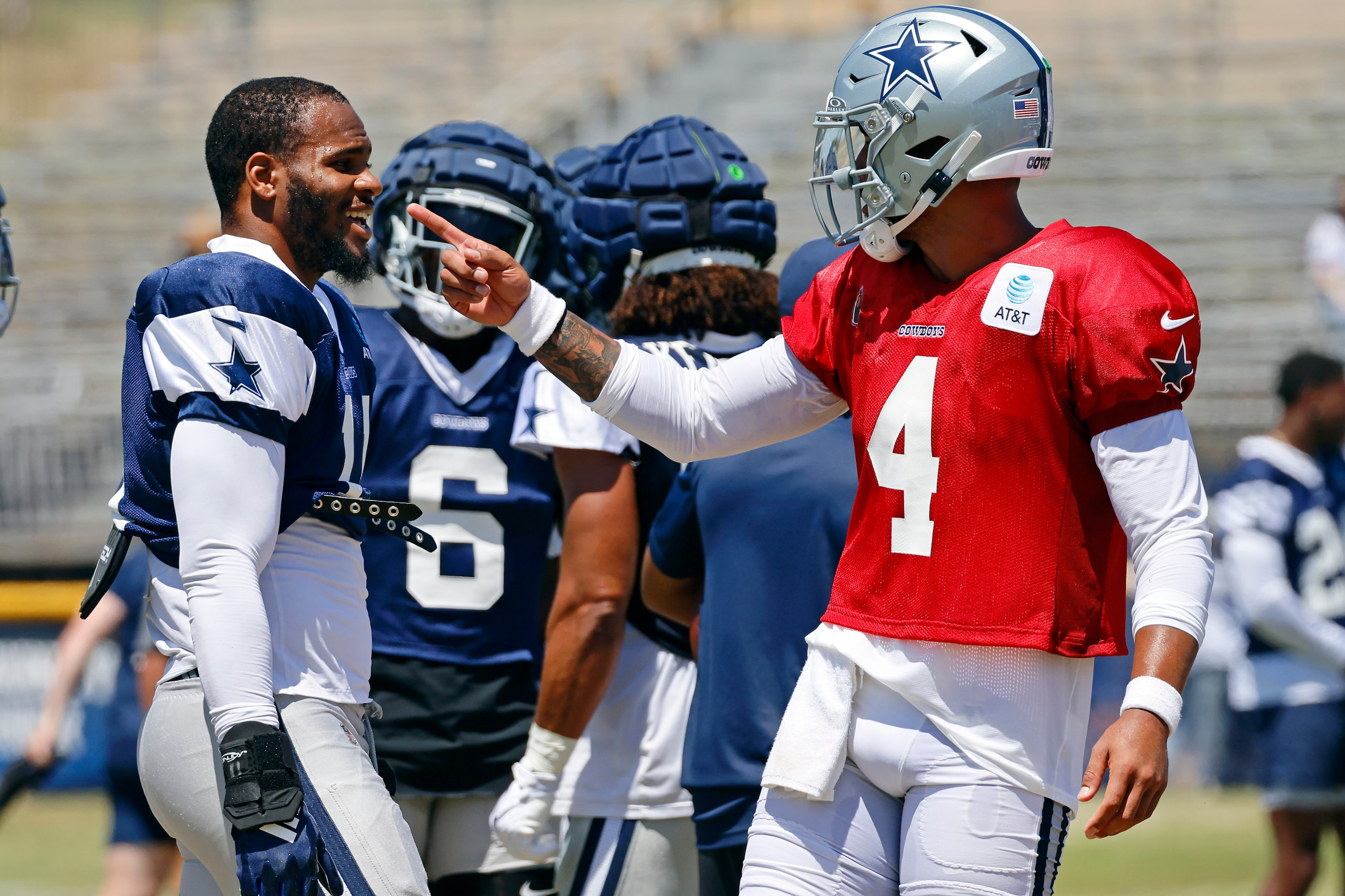 Dallas Cowboys quarterback Dak Prescott (4) points to Dallas Cowboys linebacker Micah...