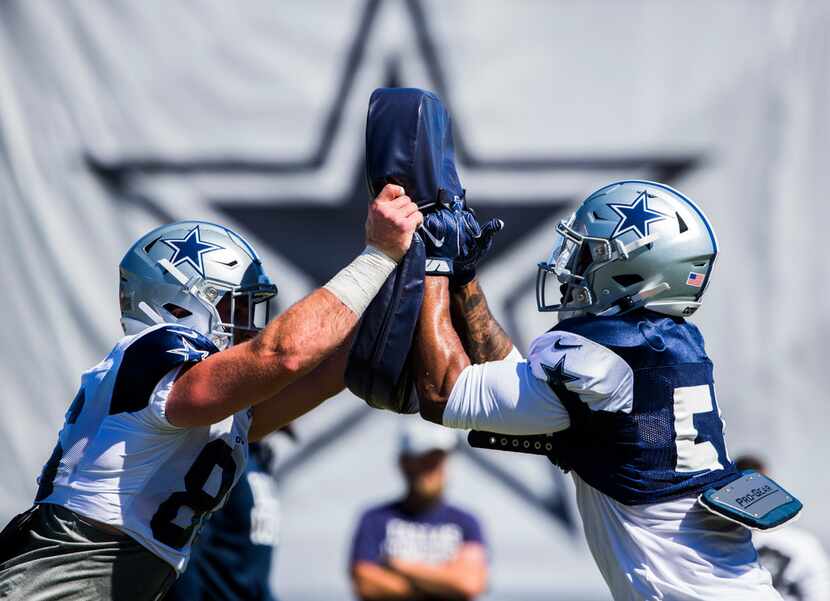 Dallas Cowboys tight end Dalton Schultz (86) takes on linebacker Chris Covington (59) during...