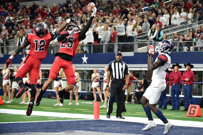 Colleyville Heritage junior defensive back Marcus Mosley (25) breaks up a pass thrown to...