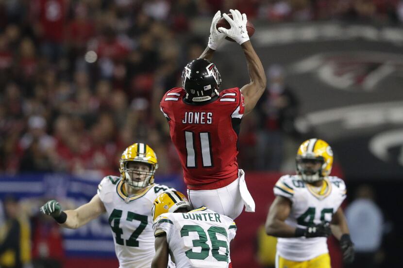 ATLANTA, GA - JANUARY 22:  Julio Jones #11 of the Atlanta Falcons makes a catch in the third...