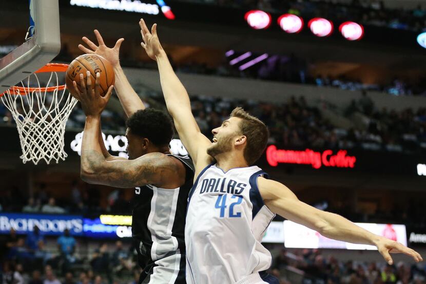 Dallas Mavericks forward Maximilian Kleber (42) defends against San Antonio Spurs forward...