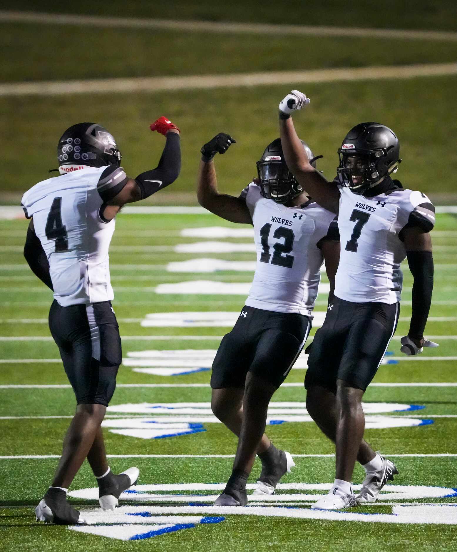 Mansfield Timberview’s Jonathan Smith (4) celebrates a defensive play with teammates Joel...