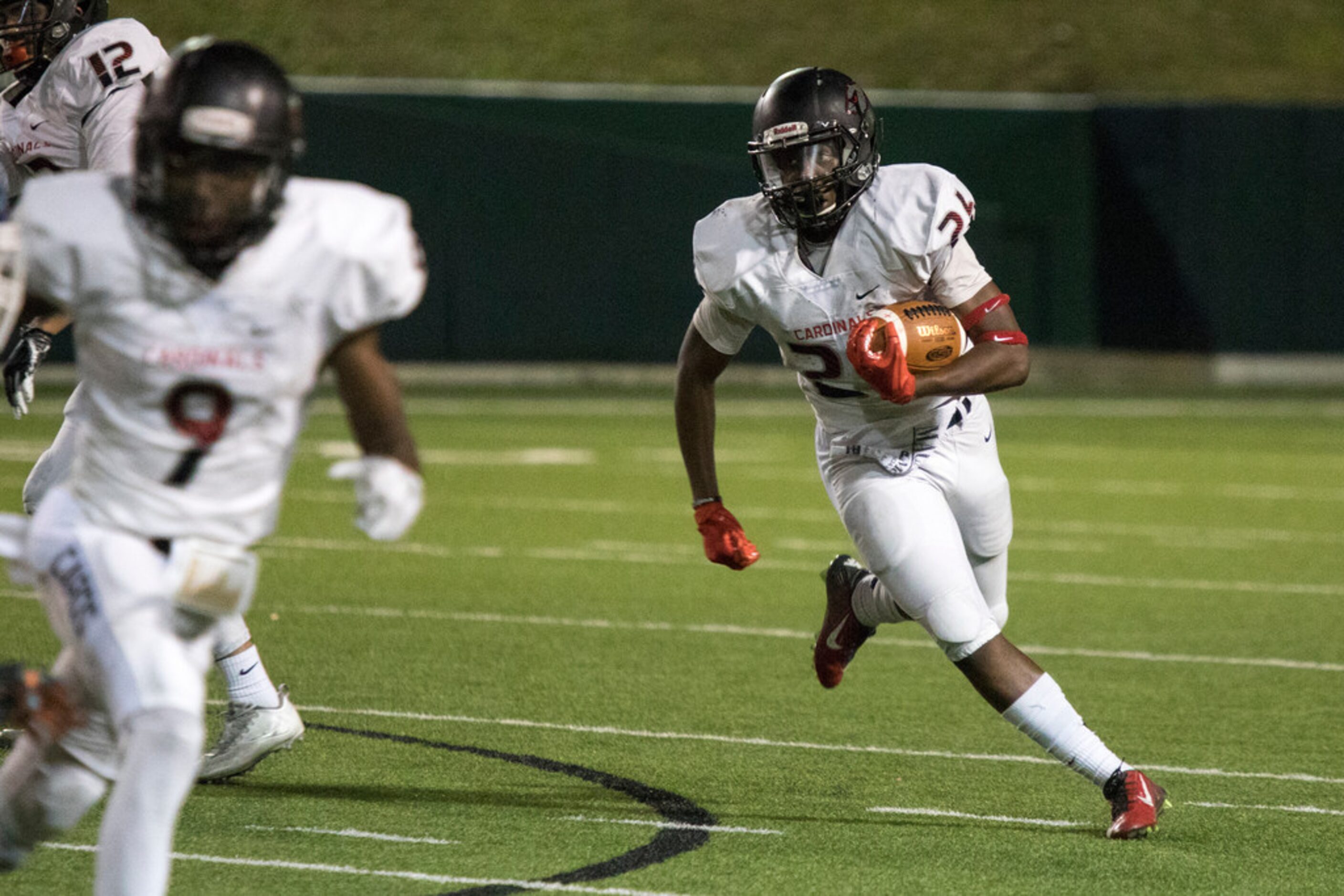 Irving MacArthur running back Cauren Lynch (26) rushes during a District 7-6A matchup...