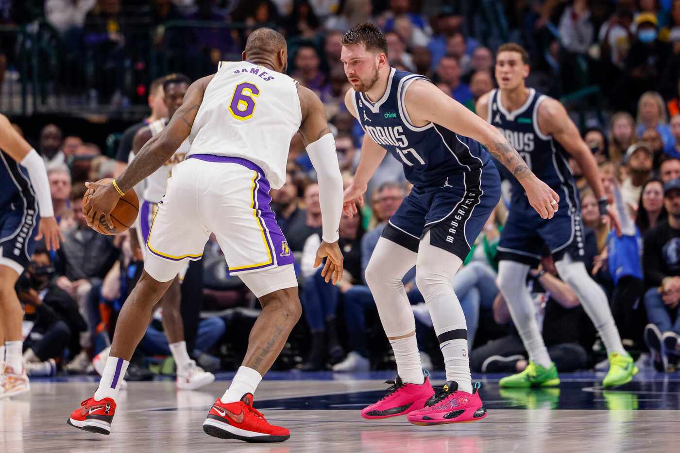 Dallas Mavericks guard Luka Doncic (77) defends against Los Angeles Lakers forward LeBron...