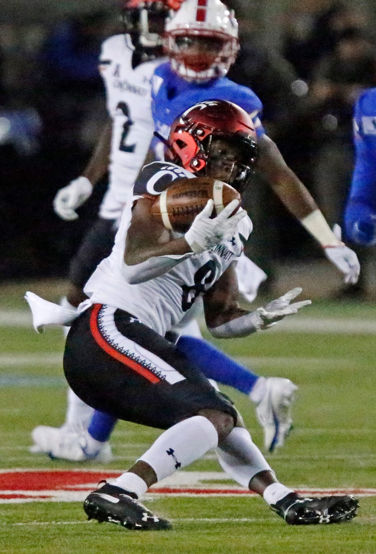 Cincinnati Bearcats wide receiver Michael Young Jr. (8) was unable to hang onto this pass...