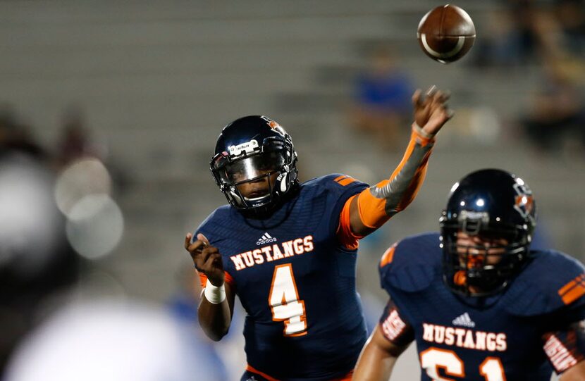 Sachse quarterback Jalen Mayden (4) passes against Plano West as Jonathan Rodriguez (61)...