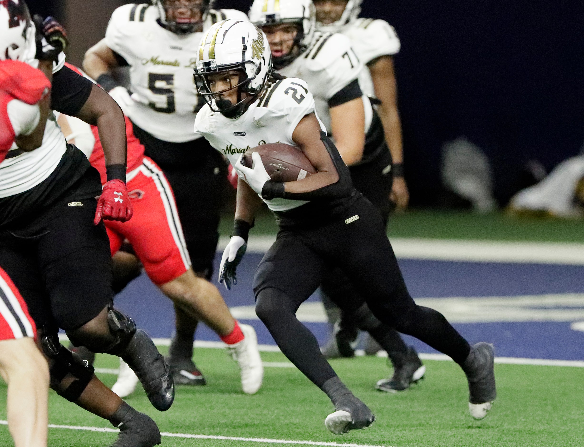 South Oak Cliff High School running back Danny Green Jr (21) runs the football during the...