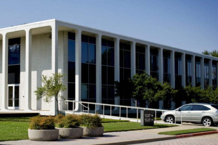EDS' Plano campus included a health club, tennis courts, softball field and an automotive...
