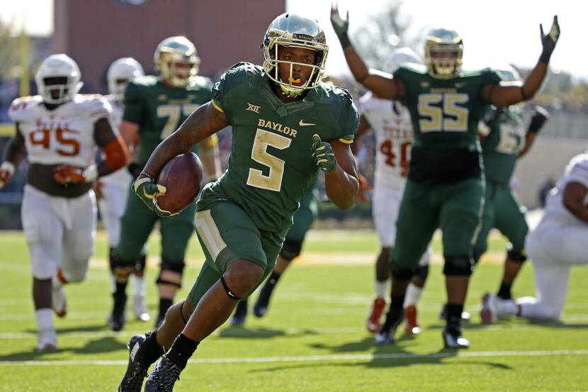 Baylor running back Johnny Jefferson (5) scores a touchdown against Texas during the second...