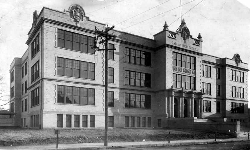 Dallas High School, circa 1910. Architects Lang & Witchell completed the school in 1908....