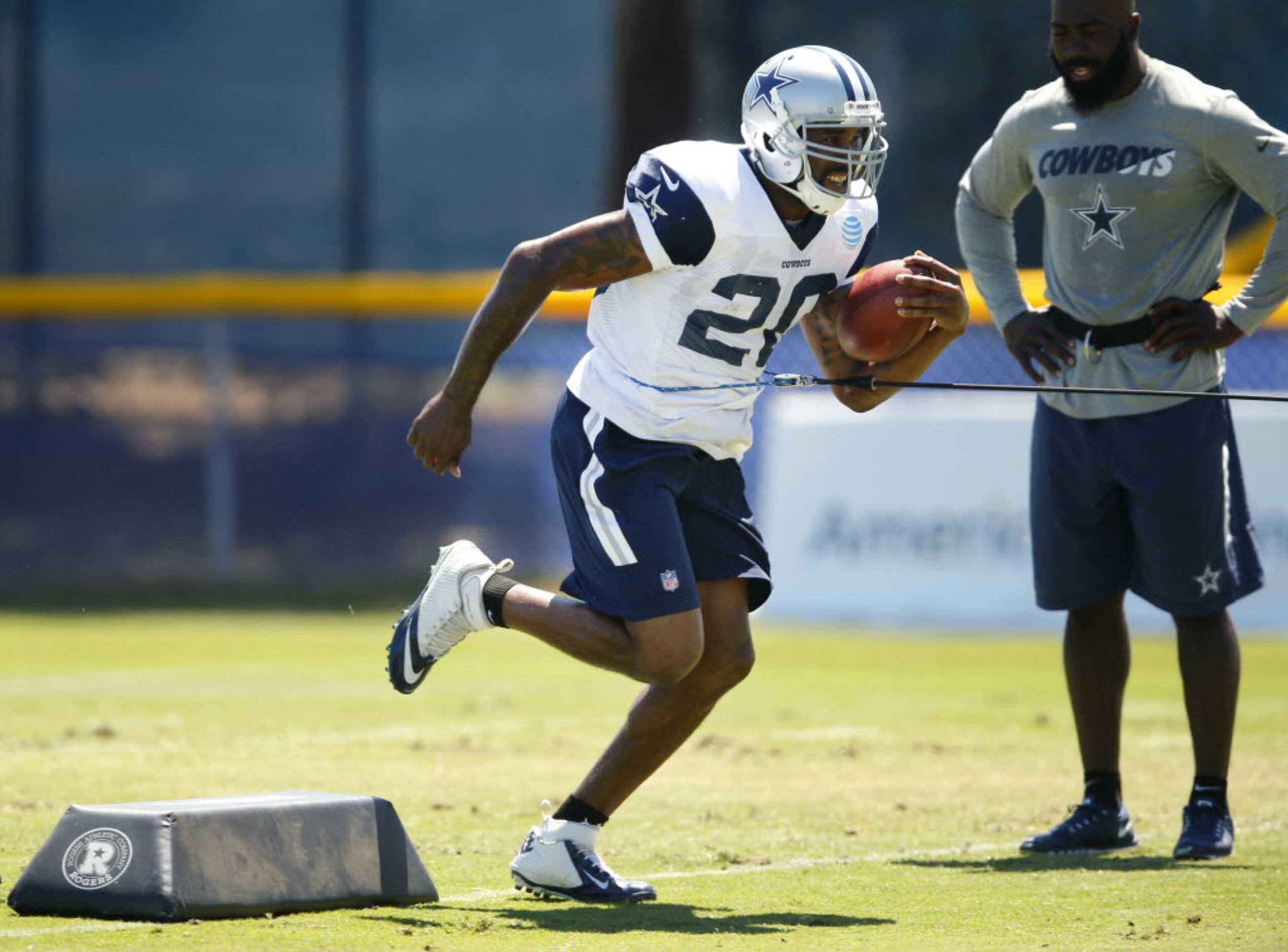 Cowboys RB Darren McFadden undergoes elbow surgery after falling