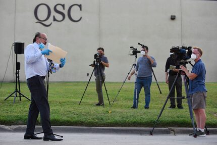 El activista Carlos Quintanilla se dirige a los medios durante una protesta por tres...