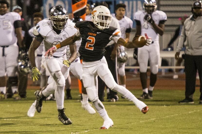 Tigers wide receiver Cartrell Thomas (2) catches a pass with one hand during Lancaster's...